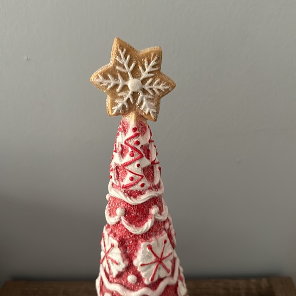 Cupcakes and Cashmere Gingerbread Christmas Tree 🌲 Red NEW - Picture 2 of 7